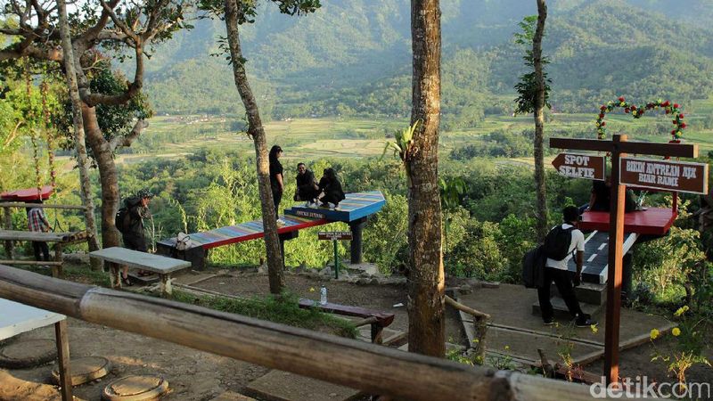 Nikmati Long Weekend dengan Berfoto di Punthuk Setumbu Nikmati Long Weekend dengan Berfoto di Punthuk Setumbu