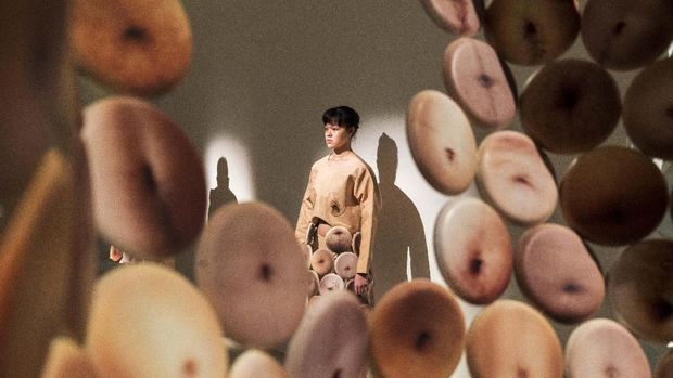 Mella Jaarsma Hadirkan Ratusan 'Pusar Selfie' di Art Jog 11