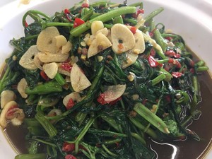 Menumis Tahu dan Kangkung yang Renyah Juga Ada Triknya