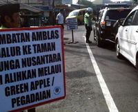 Jalan Ambles Akses Menuju Taman Bunga Cianjur Terputus