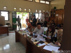 Ketua KPU dan Bawaslu DKI Pantau PSU di TPS 19 Pondok Kelapa