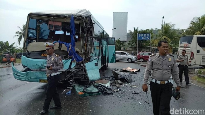 2 Bus Tabrakan di Cilegon, 2 Penumpang Tewas