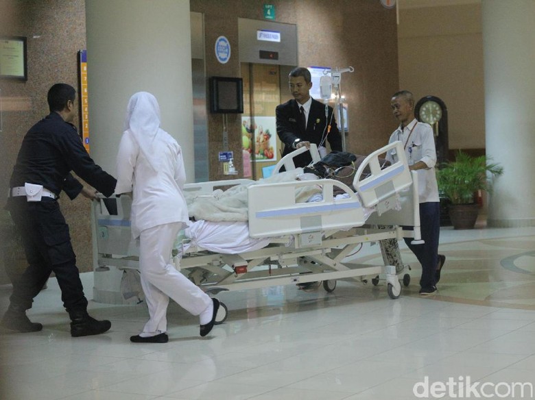 Jupe Jalani Operasi Lagi Hari Ini Jupe Jalani Operasi Lagi Hari Ini