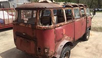 Ia bahkan mengatakan bahwa van miliknya ini masih bisa diperbaiki dan segala komponen yang diperlukan untuk perbaikan mobil ini masih banyak tersedia di pasaran.