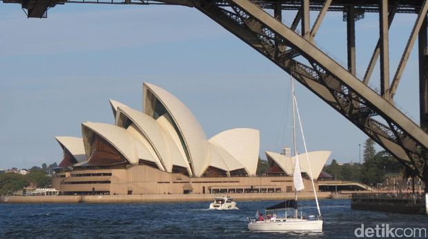 Sydney Opera House dilihat dari kolong jembatan (Fitraya/detikTravel)