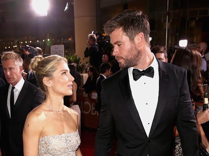 BEVERLY HILLS, CA - JANUARY 08:  Actors Elsa Pataky (L) and Chris Hemsworth attend the 74th Annual Golden Globe Awards at The Beverly Hilton Hotel on January 8, 2017 in Beverly Hills, California.  (Photo by Joe Scarnici/Getty Images for Moet & Chandon )