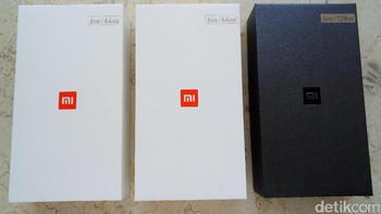 Berbeda dengan varian reguler, di mana kardusnya berwarna putih tetap dengan logo Mi di tengah. Foto: detikINET/Herry SW