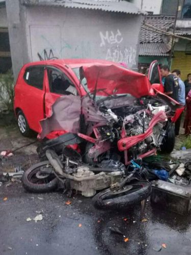 Kecelakaan beruntun di Puncak.