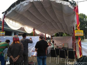 M Taufik Pantau Pencoblosan Ulang di TPS 01 Gambir