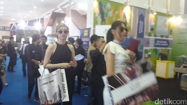 'Model' Cantik Curi Perhatian Pengunjung Pameran Properti