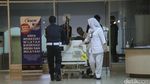 Usai Cuci Darah, Wajah Julia Perez Kembali Ditutup Kain Hitam