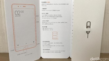 Karena unit yang kami punya berasal langsung dari China, maka informasi yang tertera semuanya dalam bahasa China. Foto: detikINET/Herry SW