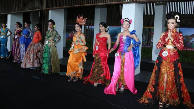 Festival kebaya di Bandara Blimbingsari (Ardian/detikTravel)