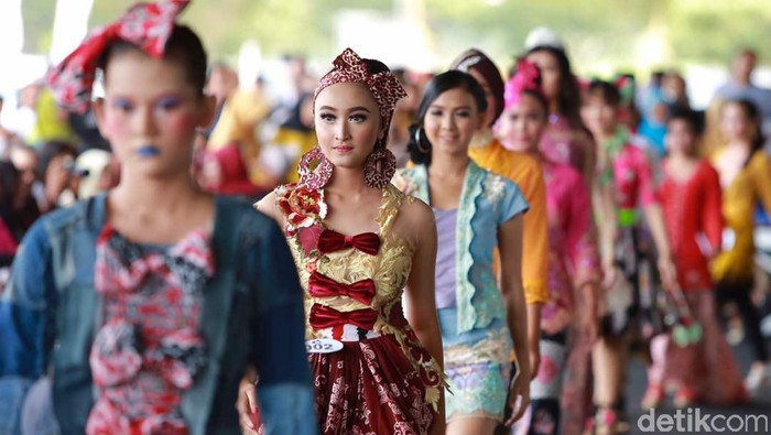 Festival kebaya pertama kali di Indonesia diadakan di Banyuwangi