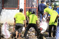 Sambut May Day, Ribuan Buruh Kabupaten Bandung Lakukan Bakti Sosial