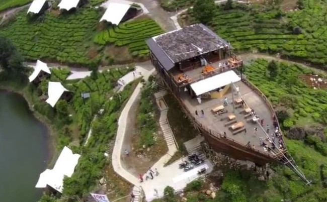 Bersantap di Kapal Layar hingga Rumah Doraemon yang Unik di Bandung