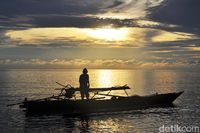 Menyapa Pagi di Pantai Eksotis Palu, Lebo