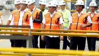 Menhub Budi Karya menyambut kedatangan kapal peti kemas Compagnie Maritime dAffretement - Compagnie Generali Maritime (CMA-CGM) rute Tanjung Priok ke West Coast (LA & Oakland) Amerika Serikat dengan sistem weekly call atau sandar minggu secara rutin.
