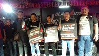 Para pemenang kontes modifikasi BlackAuto Battle Solo 2017. Setelah Solo, BlackAuto Battle akan digelar di Pekanbaru pada 29 Juli 2017, di Surabaya pada 26 Agustus 2017, dan grand final di Bandung pada 18-19 November 2017.Foto: Bayu Ardi Isnanto