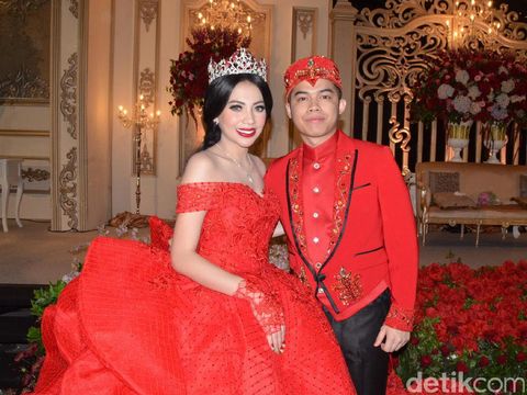 Hugh Hefner Meninggal Dunia, Dewi Persik Dikabarkan Akan Menikah Lagi