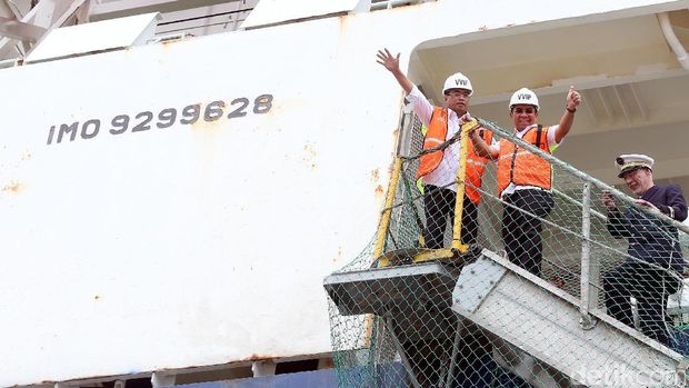 Menhub Cek Kapal Raksasa di Tanjung Priok