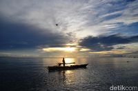 Menyapa Pagi di Pantai Eksotis Palu, Lebo