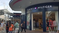 Ada banyak betul tenant di sini. Untuk fashion ada Ralph Lauren, Adidas, Couch, Nike, Ripcurl dll (Fitraya/detikTravel)