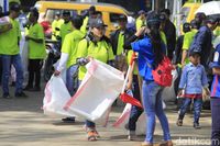 Sambut May Day, Ribuan Buruh Kabupaten Bandung Lakukan Bakti Sosial