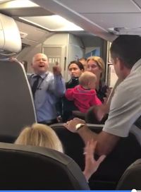 Heboh di Medsos, Pramugara American Airlines Kasari Ibu dan Bayinya
