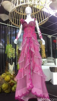 Foto: Mengintip Ratusan Model Kebaya di Festival Kebaya 