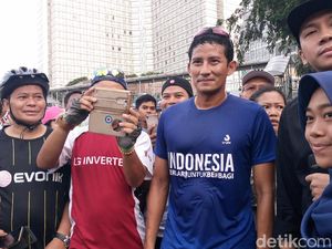 Lari di Bundaran HI, Sandiaga Diucapi Selamat oleh Warga