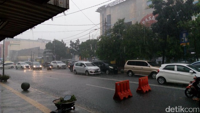 Hujan Es di Bandung