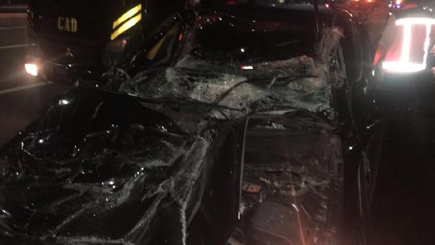 2 Sedan Remuk dalam Tabrakan di Slipi, Pengemudi Dilarikan ke RS