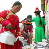 Hangatkan Tubuh dengan Suutei Tsai, Teh Susu Mongolia yang Gurih