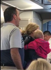 Insiden Pramugara Kasari Ibu dan Bayi, American Airlines Minta Maaf