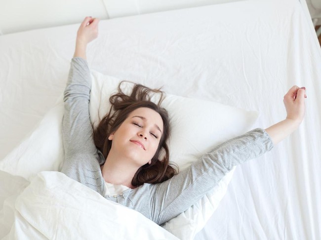 5 Gerakan Olahraga yang Bisa Dilakukan Saat Bangun Tidur