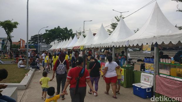 Kalijodo saat ramai dikunjungi warga