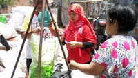Bank Sampah ini sebaiknya dimaksimalkan penyerapannya pada lingkup rumah tangga karena sebagian sampah itu bermanfaat. Seperti contoh sampah organik yang sudah dipilah bisa dijadikan kompos dan bermanfaat untuk penghijauan daerah sekitar. Foto: dok. SCBD