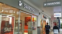 Inilah toko mewah Swarovski. Ada lagi beberapa toko aksesoris seperti Fossil dan lain-lain. Jangan lupa Giant Chemist kalau mau berburu parfum (Fitraya/detikTravel)