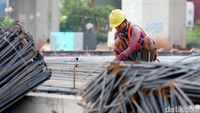 Warga berharap pekerjaan jembatan ini bisa selesai dengan segera dan dapat bisa digunakan. 