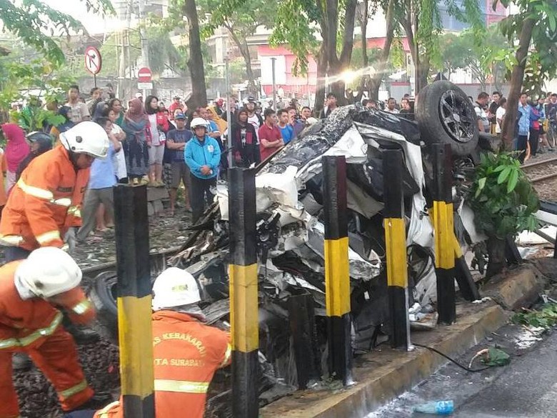 Korban Selamat Daihatsu vs Kereta Belum Bisa Berkomunikasi Korban Selamat Daihatsu vs Kereta Belum Bisa Berkomunikasi