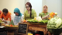 Sebanyak 100 peserta yang berasal dari kaum ibu mengikuti lomba menghias tumpeng yang diadakan Yayasan Belantara Budaya Indonesia bekerjasama dengan Museum Nasional, Sabtu (22/4). Foto: dok. Belantara Budaya Indonesia