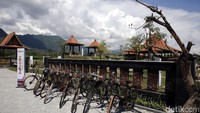 Selain untuk merangsang pertumbuhan ekonomi setempat, Balai Ekonomi Desa (Balkondes) di Desa Wanurejo dapat menjadi tempat wisata untuk bersantai sejenak dari rutinitas. 