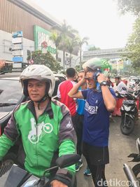 Sandiaga naik ojek online ke Komando Run 2 / 