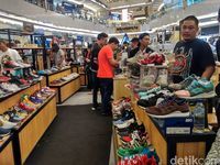 Long Weekend, Yuk Lihat Koleksi Sneakers Langka di SneakerPeak Kemang
