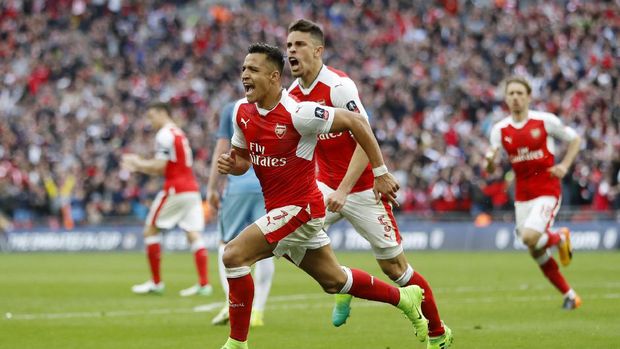 Alexis Sanchez sebelumnya disebut-sebut bakal berkostum Manchester City.