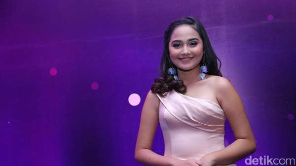 Cantik ala Syifa Hadju Cantik ala Syifa Hadju