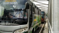 Kemacetan mengular hingga Jembatan Kretek (Sungai Opak).