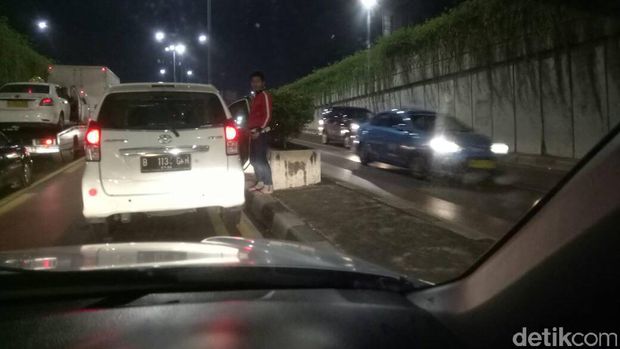 Penjambretan di underpass  Kemayoran.