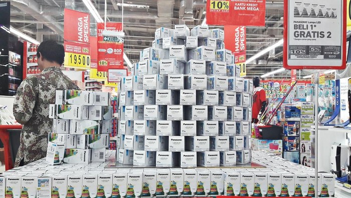 Beli 1 Gratis 2 Panasonic Lampu LED di Transmart dan Carrefour